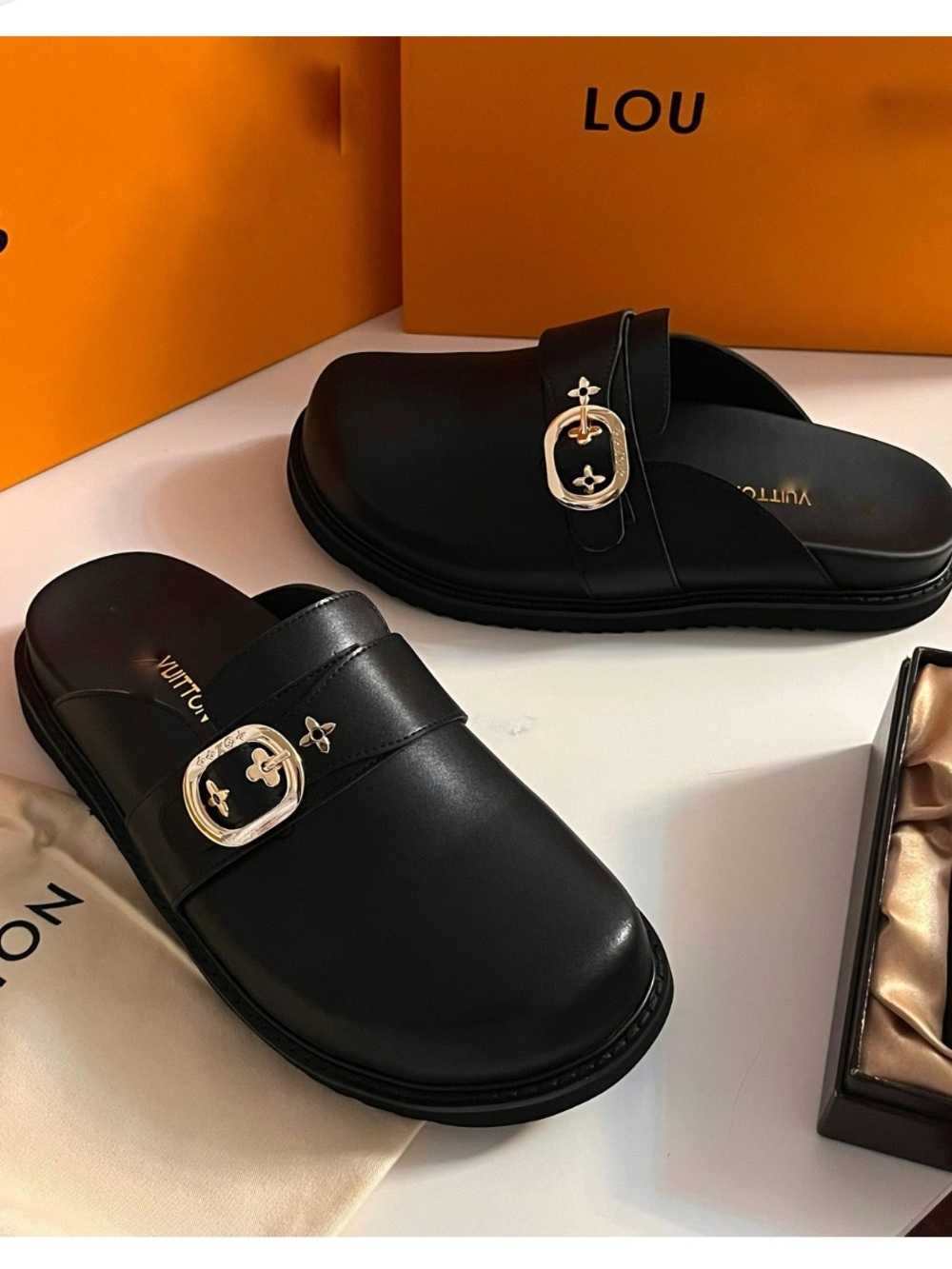 New Luxury Style Black Leather Buckle Mule Loafer with Gold Accent